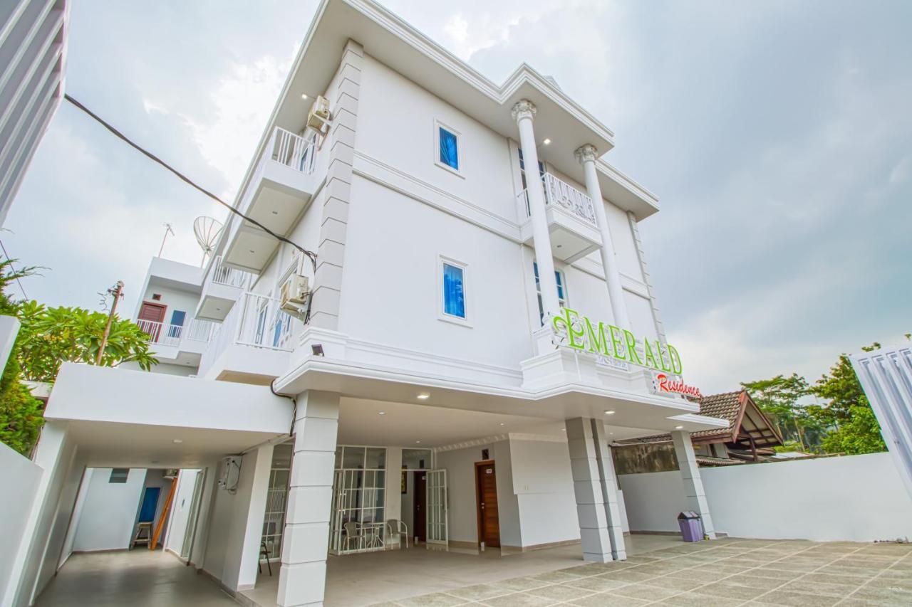 Emerald Residence Медан Экстерьер фото
